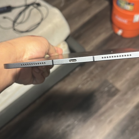 Apple air (8th generation) - Picture 2 of 5